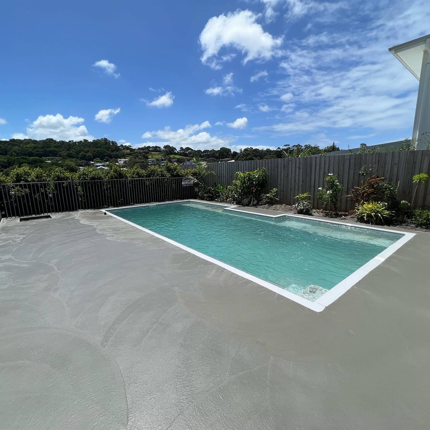 lennox head fibreglass pool being inslatted